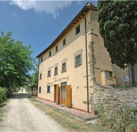 A selection of 2-3 bedroom apartments with shared pool near Florence, Sleeps 4-6